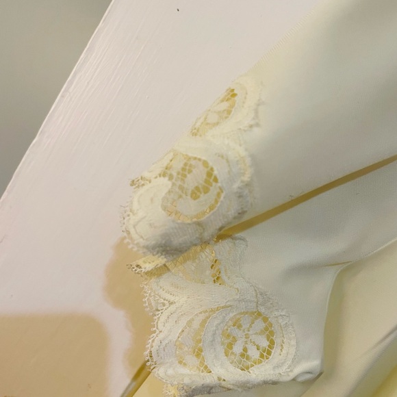 Vintage Shadowline Butter Yellow Nightie with Embroidered Details, Size Medium - Picture 4 of 7